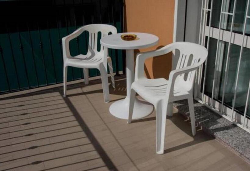 Fyrbädds Standardrum, Pensione Villa Joli