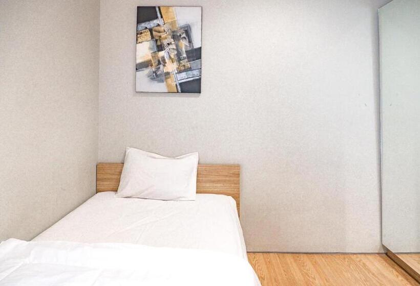 اتاق استاندارد, Three J Residence