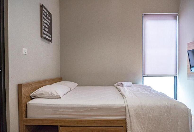 اتاق لوکس, Three J Residence