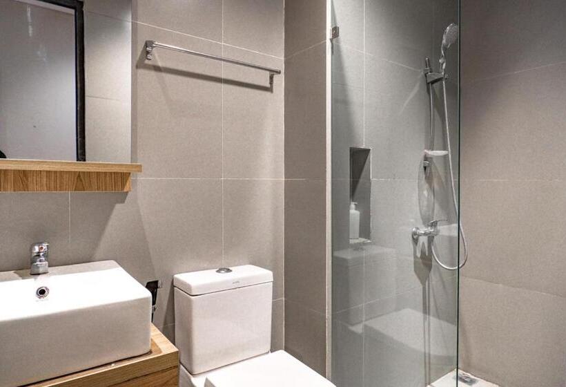 اتاق لوکس, Three J Residence