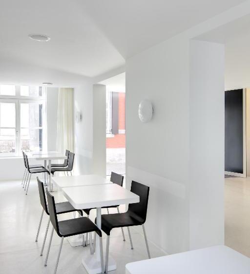 Standaard Studio, Zenden Hotel Maastricht