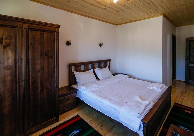 Дом 3 Спальни, калпаците   Kalpacite Guest Houses