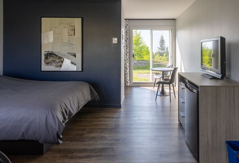 Номер Deluxe, Le Fraser Motel