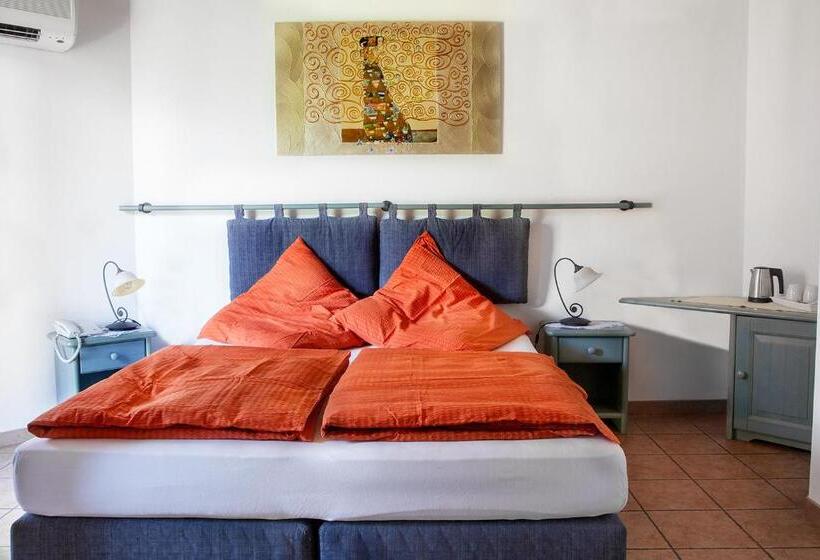 اتاق راحتی, Agritur La Cort
