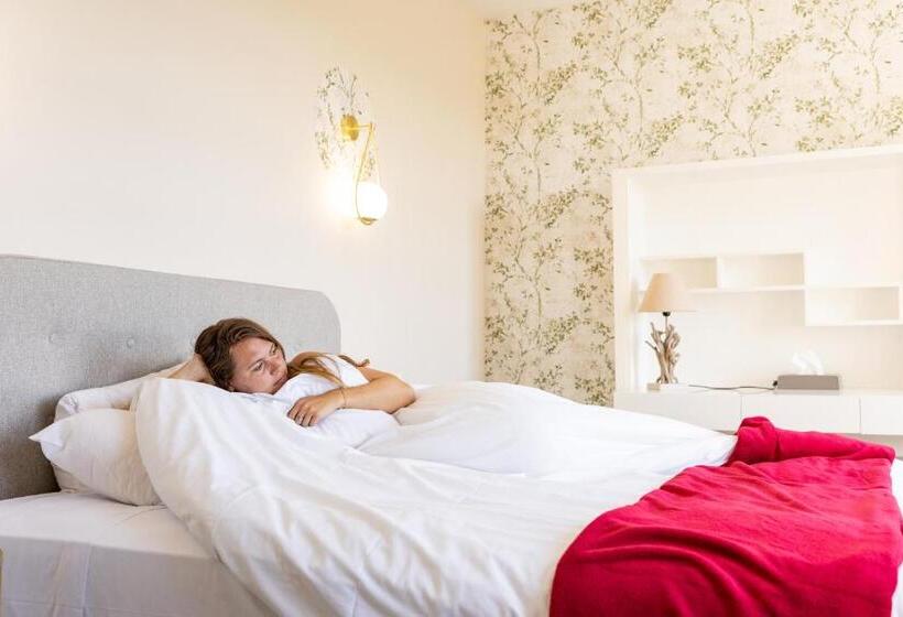 Номер Deluxe, Auberge Le Prieuré Des Gourmands