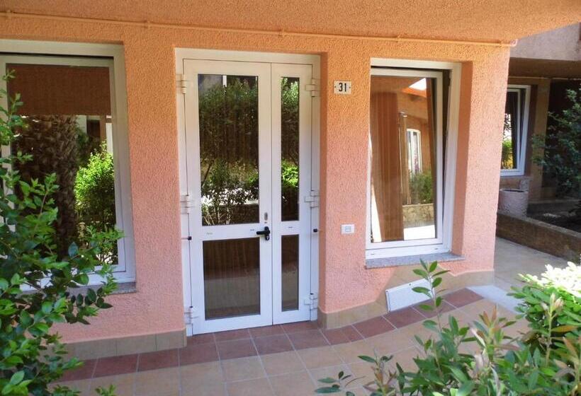 آپارتمان 1 خوابه با چشم‌انداز باغ, Residence Le Nereidi Con Piscina   Parcheggi