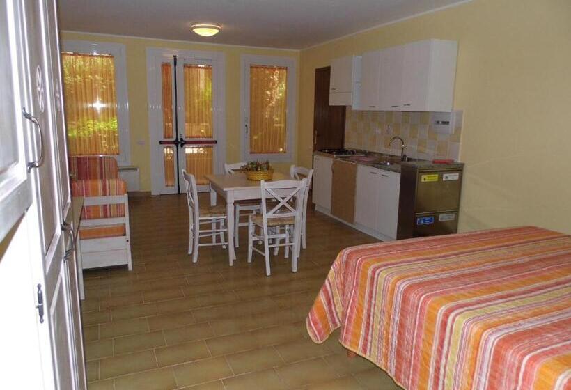 آپارتمان 1 خوابه با چشم‌انداز باغ, Residence Le Nereidi Con Piscina   Parcheggi