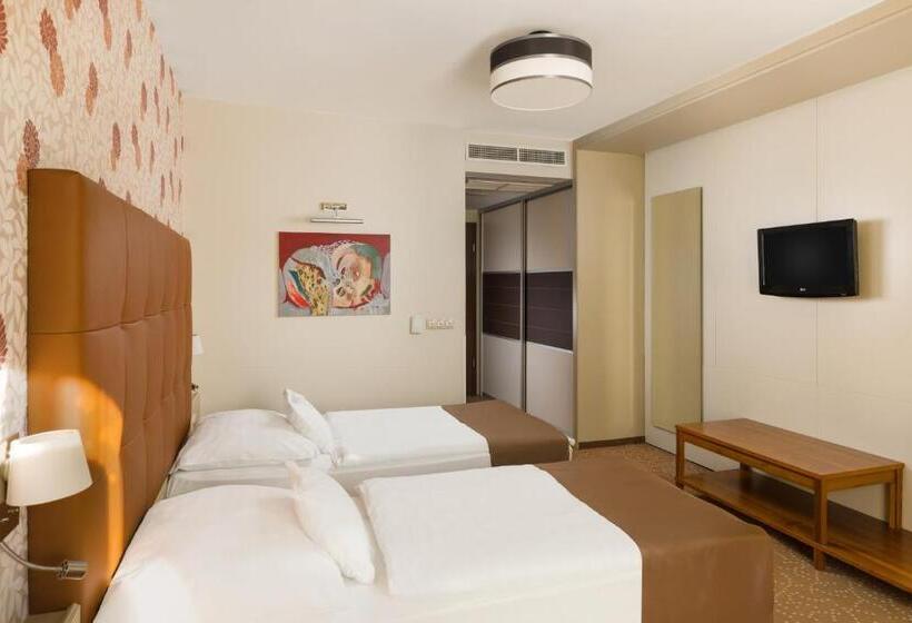 Номер Стандарт, Corso Hotel Pécs
