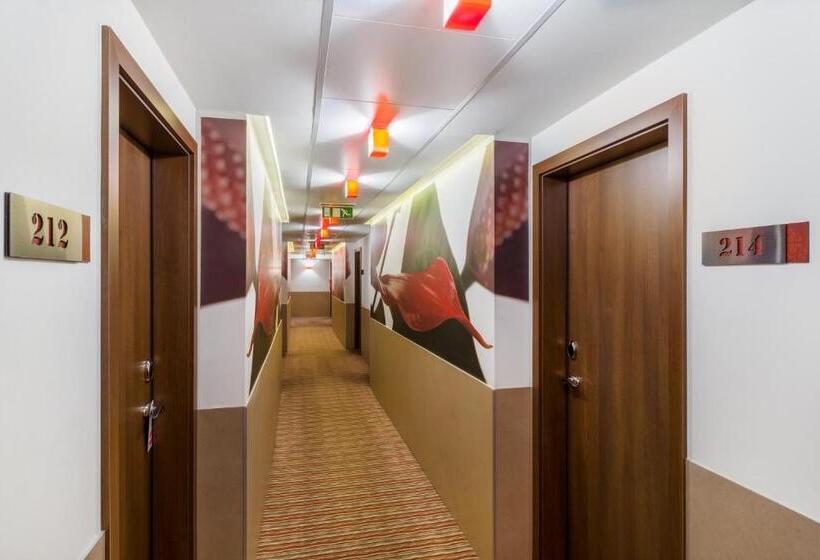 Номер Стандарт Индивидуальный, Corso Hotel Pécs