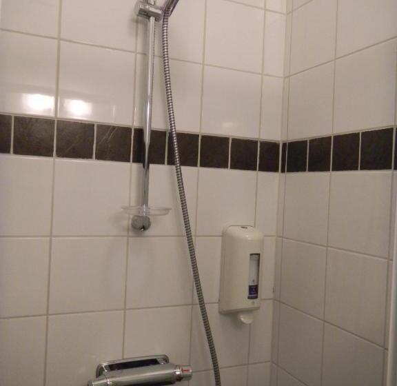 اتاق استاندارد سه نفره, Lages Motel