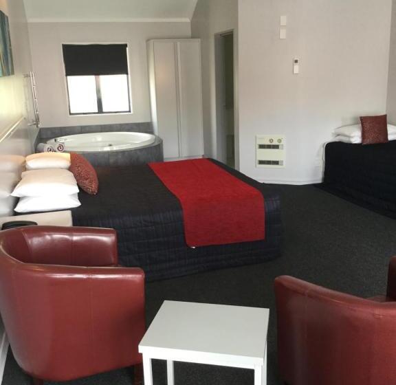 스탠다드 스튜디오, Aubyn Court Spa Motel