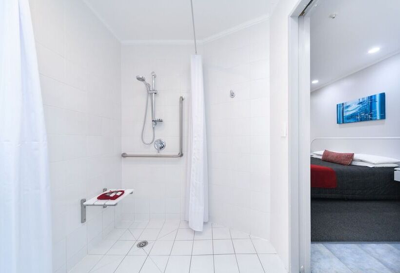 스탠다드 스튜디오, Aubyn Court Spa Motel