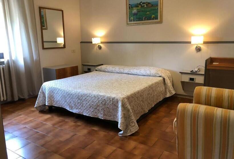 Chambre Standard, Ai Tufi