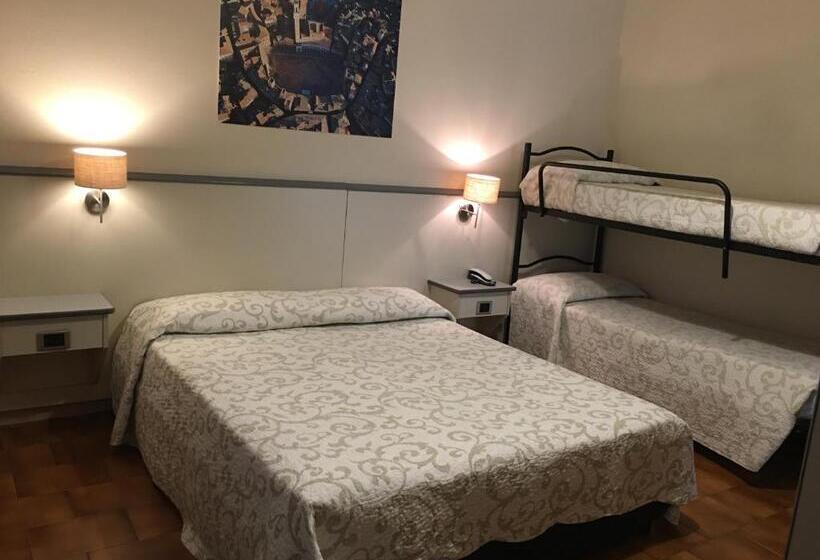 Chambre Triple Standard, Ai Tufi