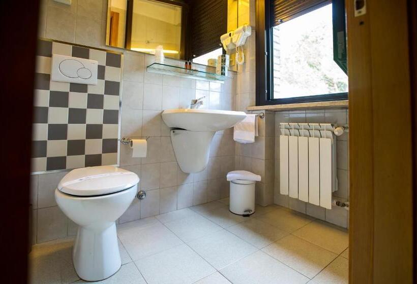 Chambre Quadruple Standard, Ai Tufi
