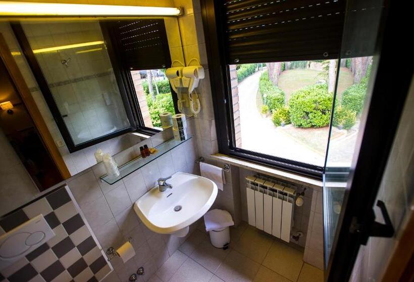 Chambre Standard Individuelle, Ai Tufi