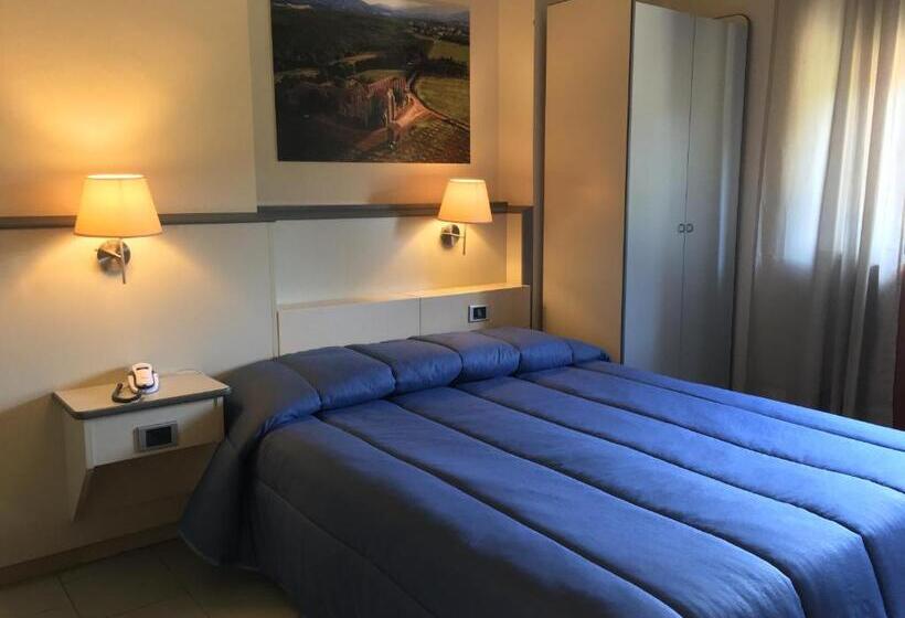 Chambre Standard Individuelle, Ai Tufi