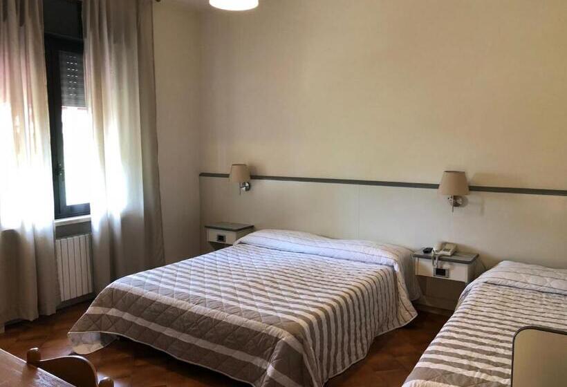 Chambre Triple Standard, Ai Tufi