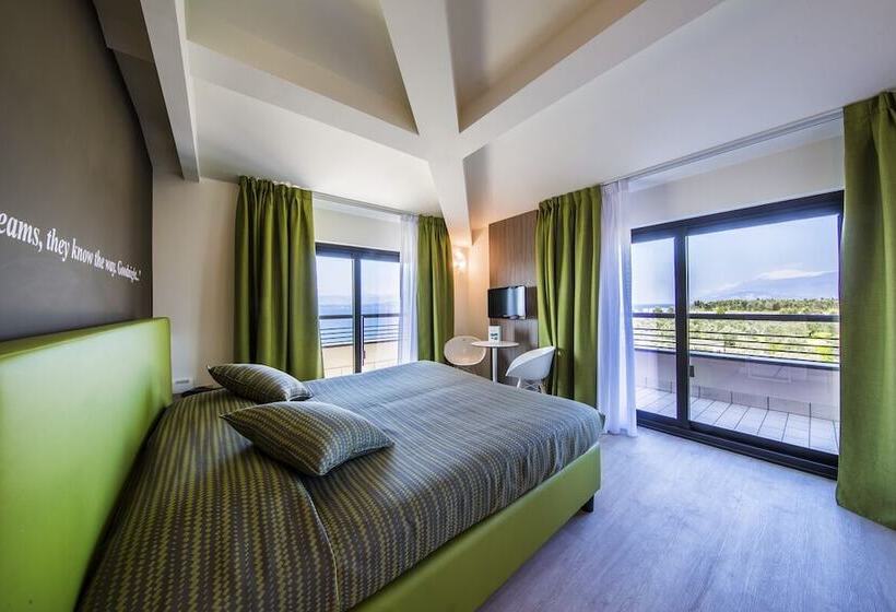 Superior room with lake view, Ideal