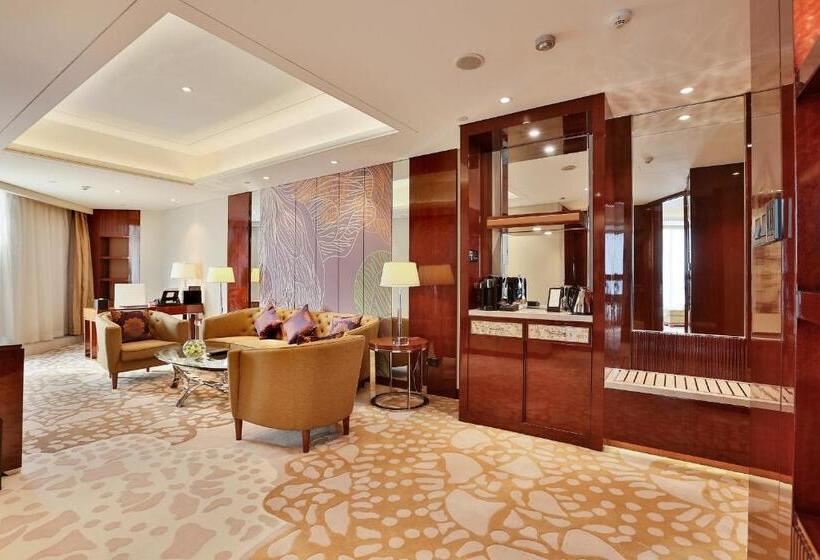 سوییت لوکس, Minyoun Chengdu Dongda
