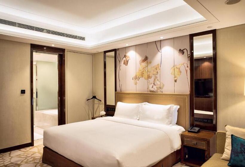 سوئیت رویال, Minyoun Chengdu Dongda