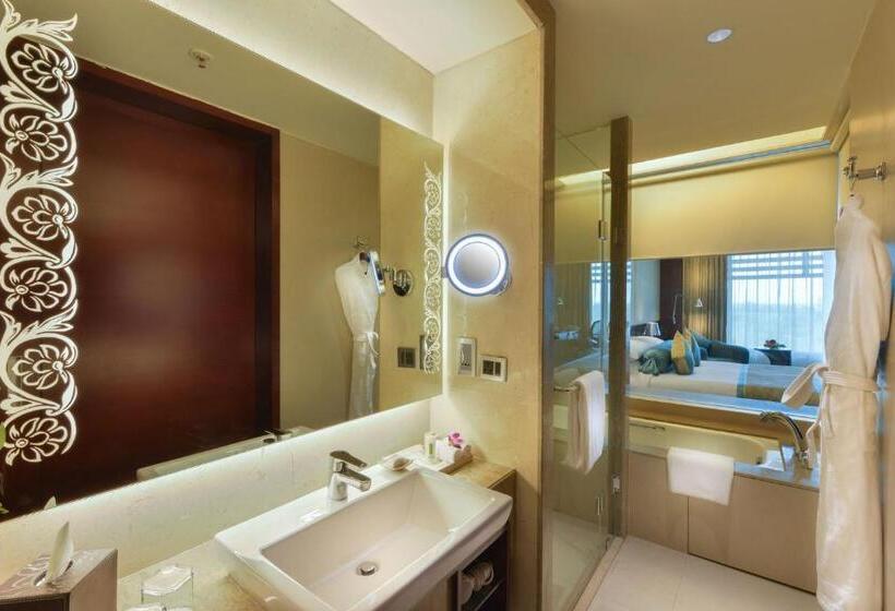 Номер Клуб Кровать Кинг, Crowne Plaza Ahmedabad City Centre, An Ihg