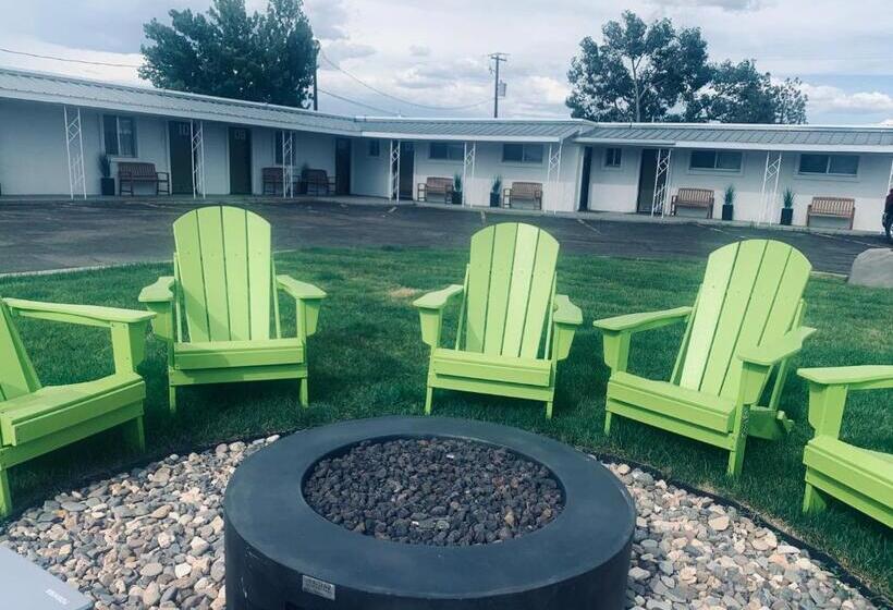 디럭스 스위트, Dragonfly Motor Lodge