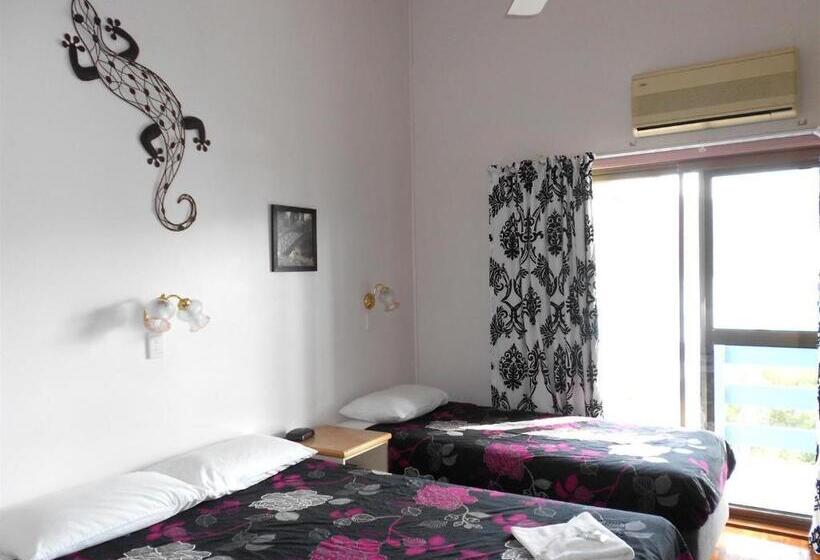 Номер Стандарт Вид на Море, Coral Point Lodge
