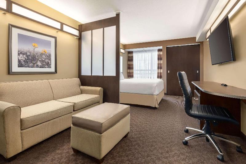 Номер бизнес-класса, Microtel Inn & Suites By Wyndham Estevan