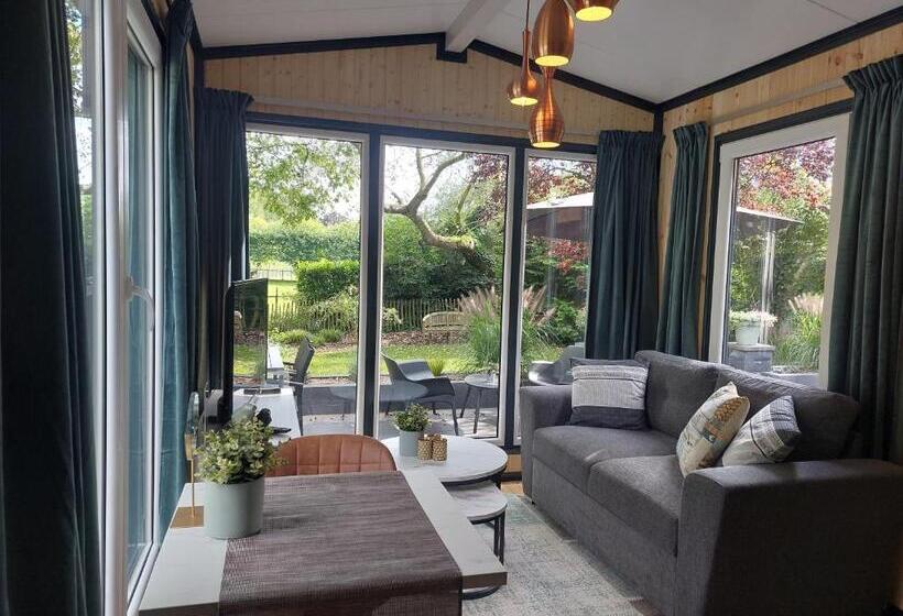 Шале 1 Спальня, B&b Vierlingsbeek, Appartement Onder één Dak En Tuin Chalet
