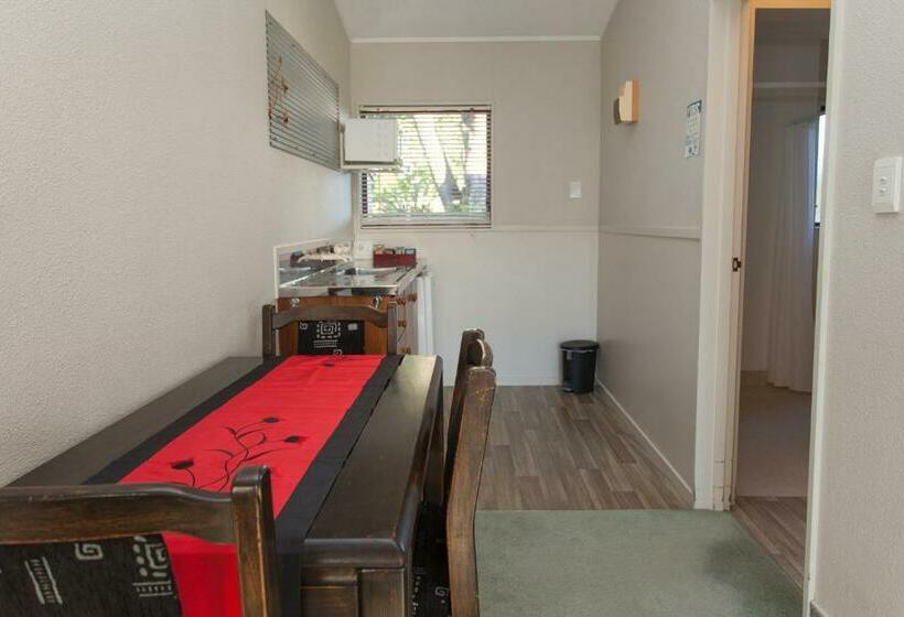 Студия Стандарт, Alton Lodge Motel