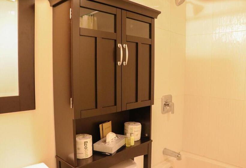 سوییت جونیور با چشم‌انداز دریا, The Waterfront Suites And Marina