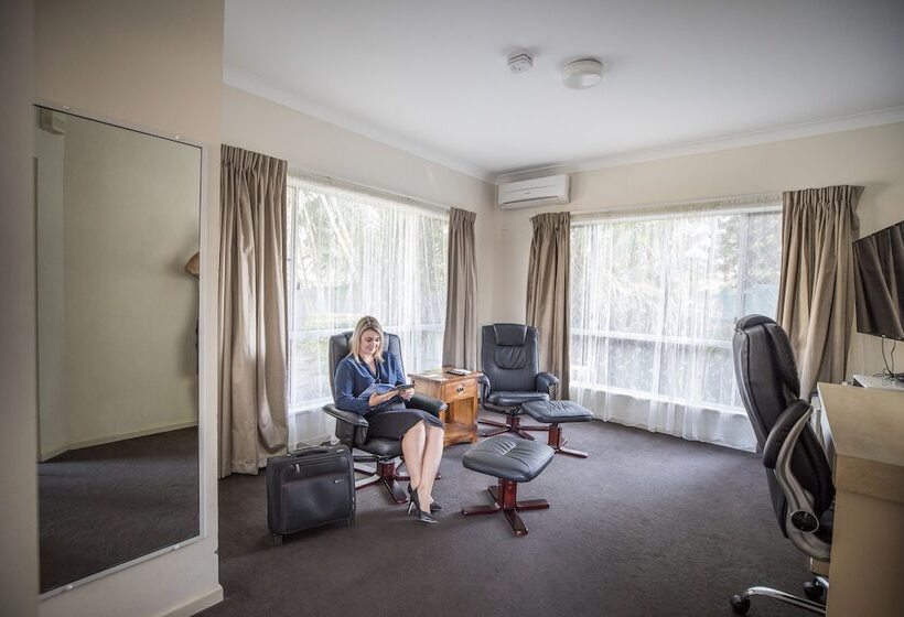 스위트, Emerald Maraboon Motor Inn