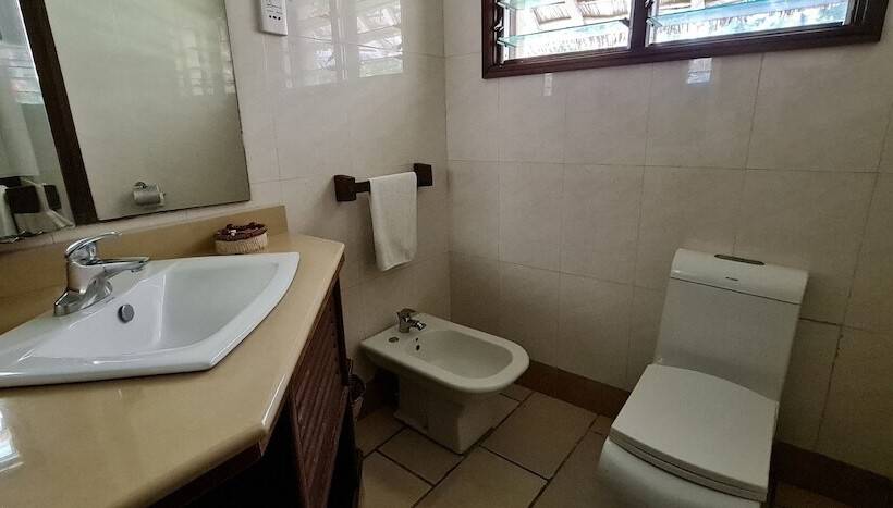 کلبه ییلاقی, Kilifi Bay Beach Resort