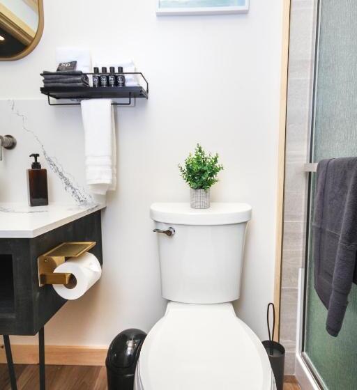 Suite with lake view, Stone Cove Waterfront Adults Only B&b