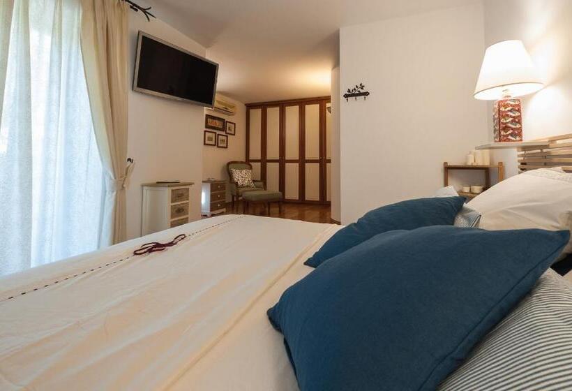 اتاق لوکس چهار تخته, Relais Serapo