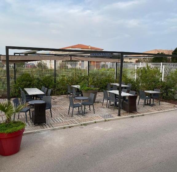 Трехместный Номер Superior, The Originals City, Hôtel Les Dômes, Perpignan Sud Saleilles