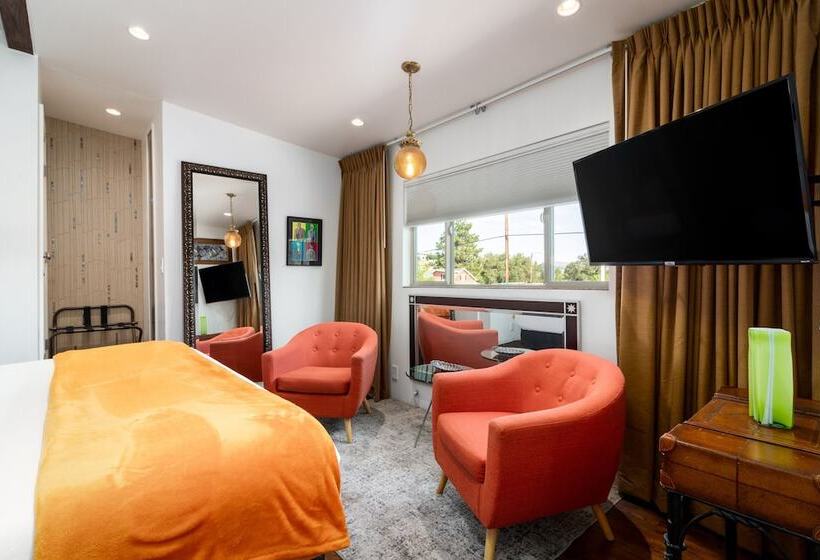 Номер Deluxe, The Motor Lodge