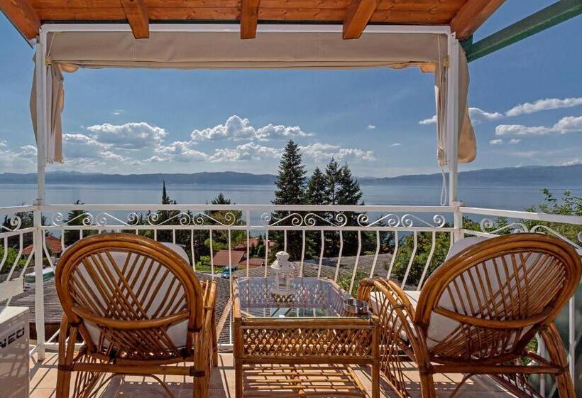 1 Bedroom Apartment Lake View, Vila Bisera