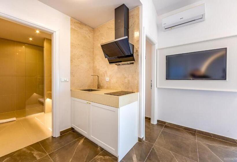 1 Bedroom Apartment Lake View, Vila Bisera