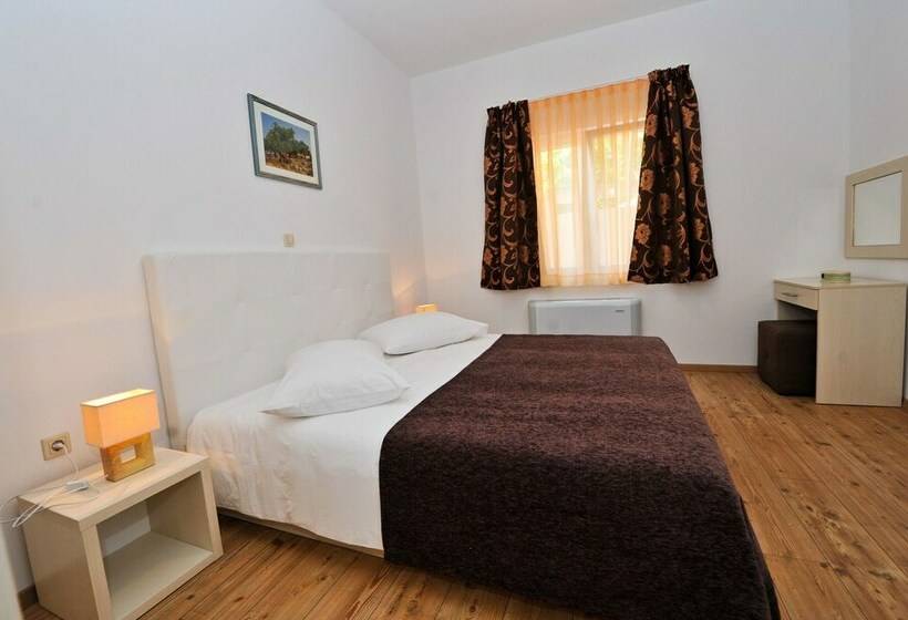 Апартаменты Comfort 2 Спальни, Lastura Aparthotel & Mobile Homes