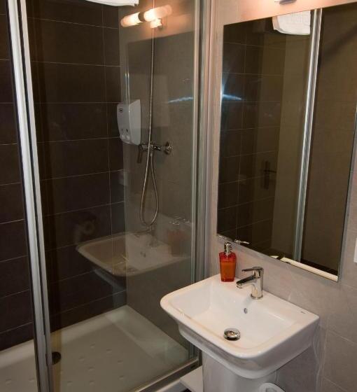 اتاق استاندارد سه نفره, Hostal Live Barcelona