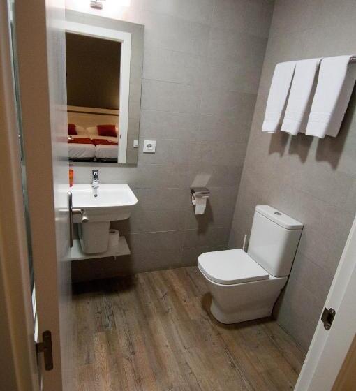 اتاق استاندارد سه نفره, Hostal Live Barcelona