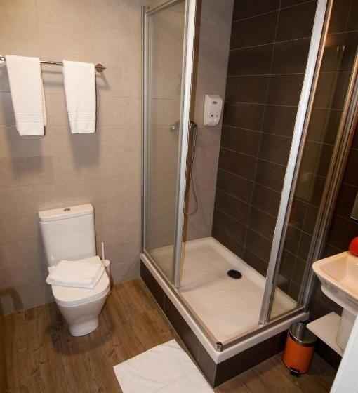 Superior Room with Terrace, Hostal Live Barcelona
