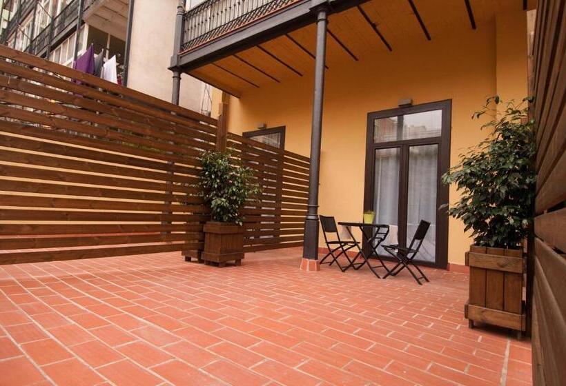 Superior Room with Terrace, Hostal Live Barcelona