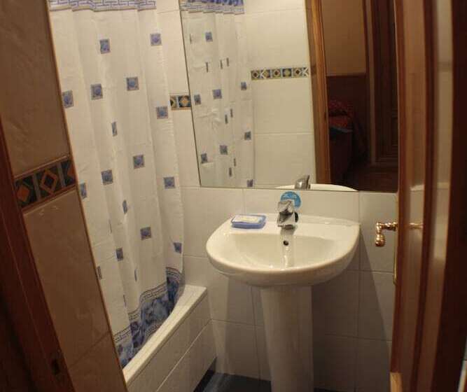 اتاق استاندارد یک نفره, Hostal Santa Cruz