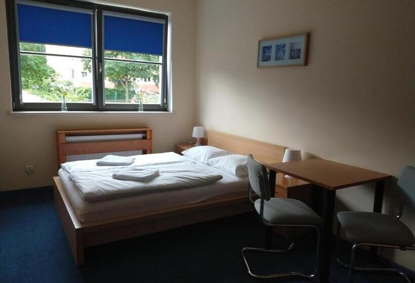 Quarto Estandar Cama King, Gdańska Szkoła Szermierki