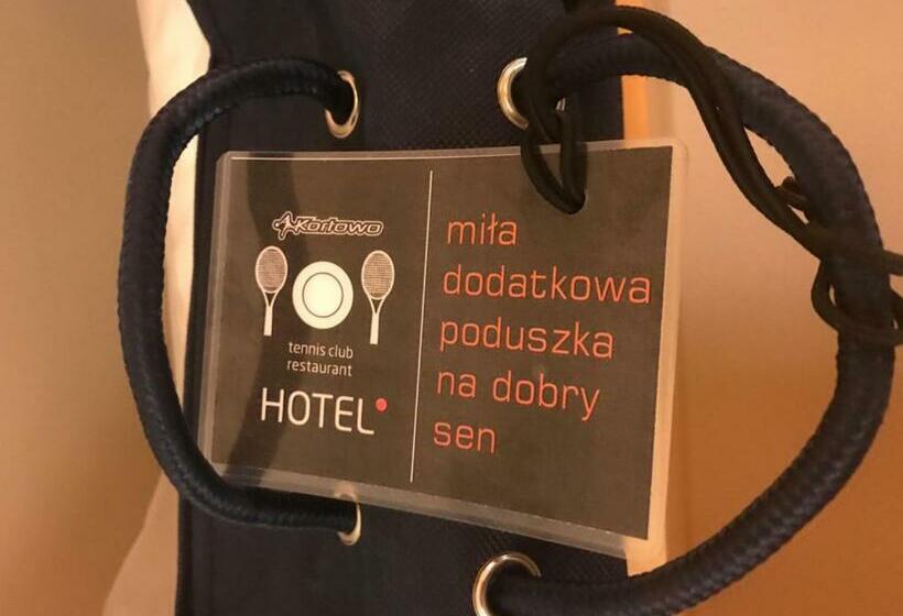 标准单人间, Restauracja Tenis Kortowo