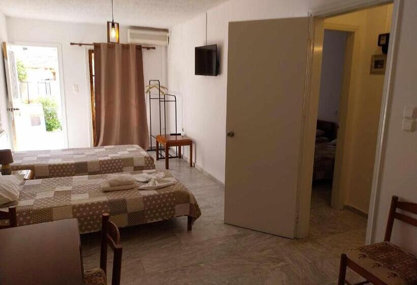 Четырехместный Номер Стандарт Вид на Сад, Katerina Apartments
