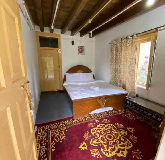 اتاق خانوادگی با چشم‌انداز کوه, Tourist Cottage Hunza